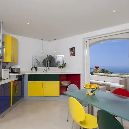 Sydney Villa *