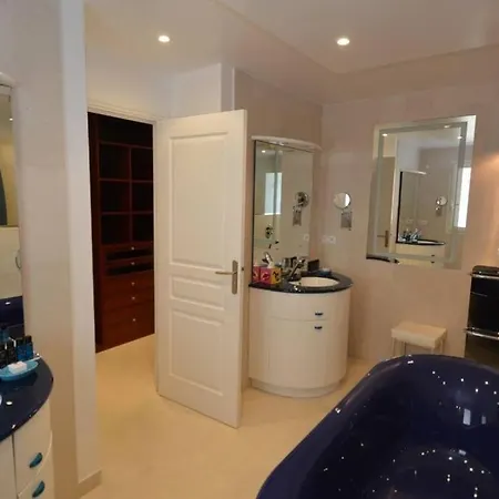 Sydney Villa